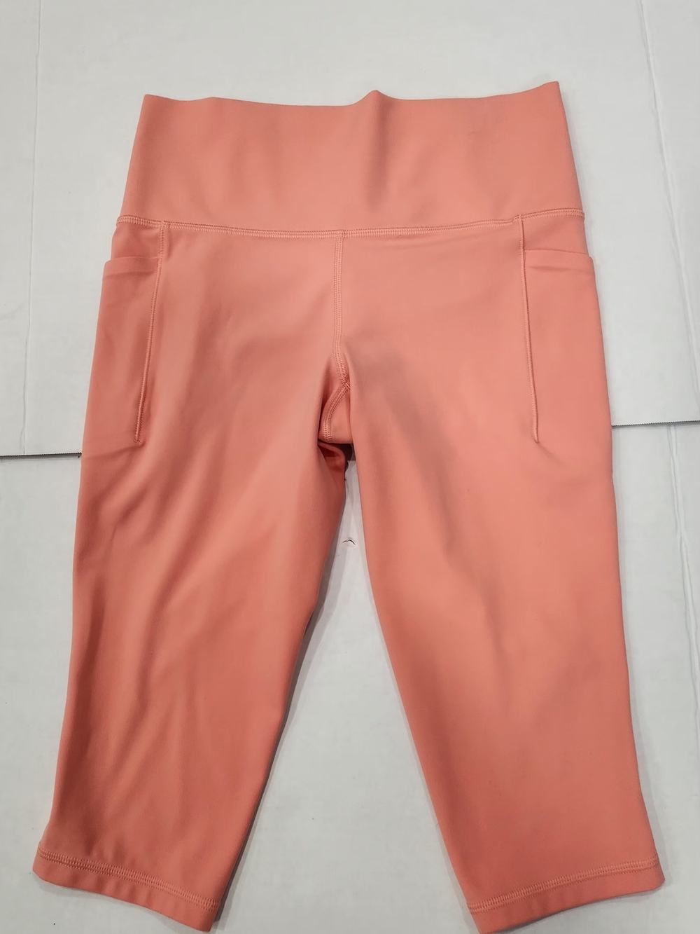 Athleta Coral High-Rise Athletic Crop Shorts with Side Pockets Size M